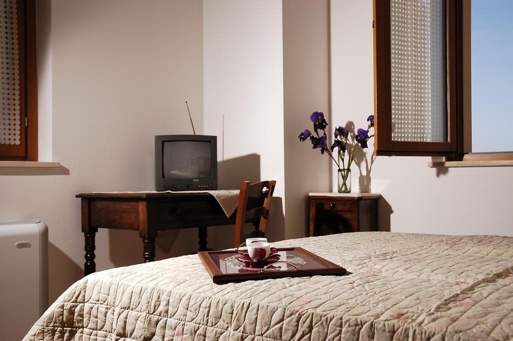 Briciola Di Sole Guest House Grottammare Phòng bức ảnh